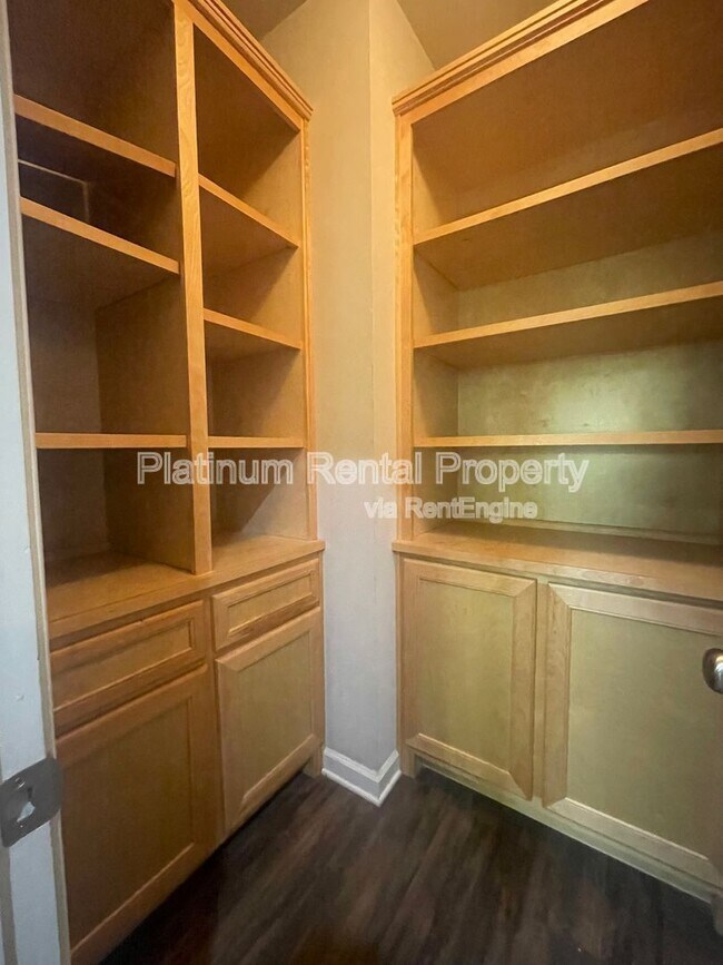 Building Photo - 7350 Silk Tree Pt