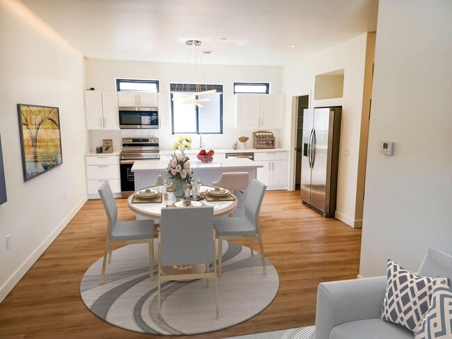 Building Photo - 3215 Fairfax St