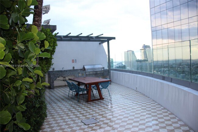 Building Photo - 801 S Miami Ave