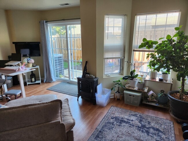 Building Photo - 100 Lesley Ln