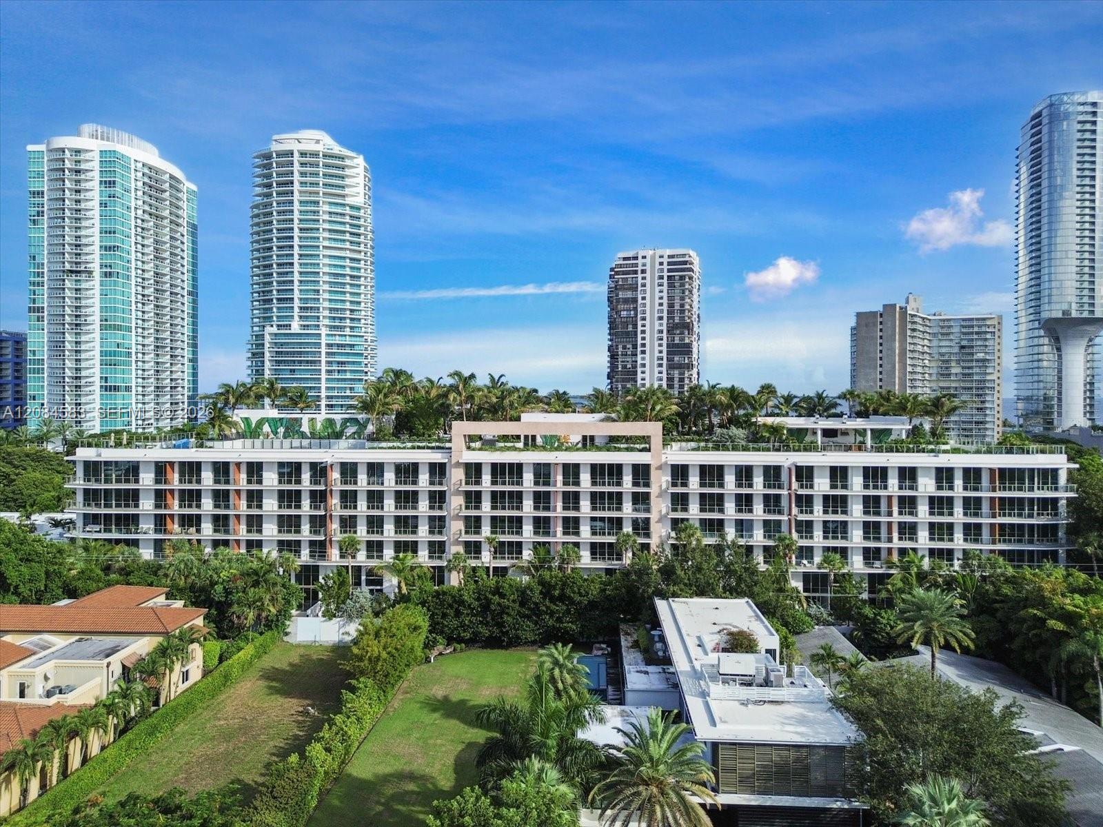 Building Photo - 2200 Brickell Ave