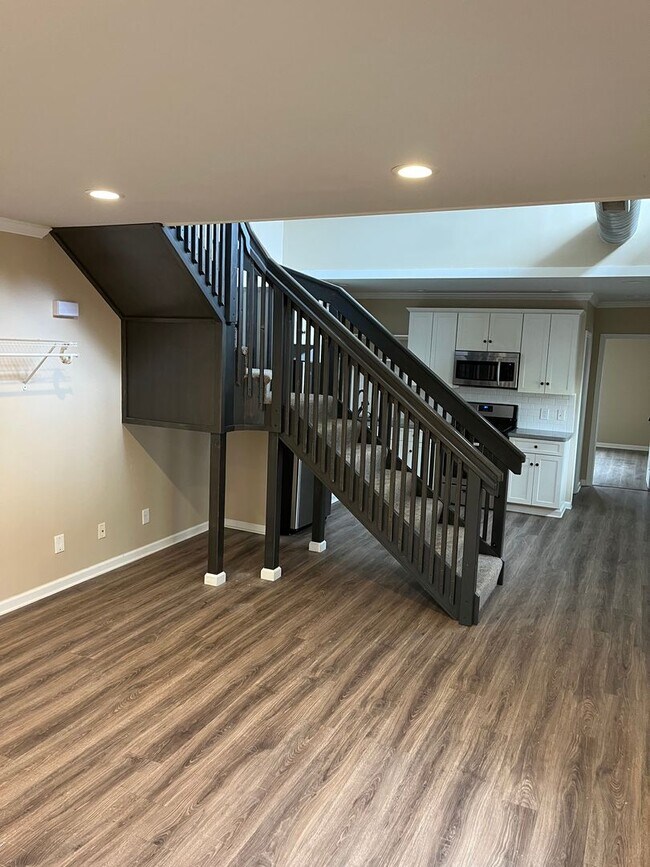 Building Photo - 1006 Lake Ave