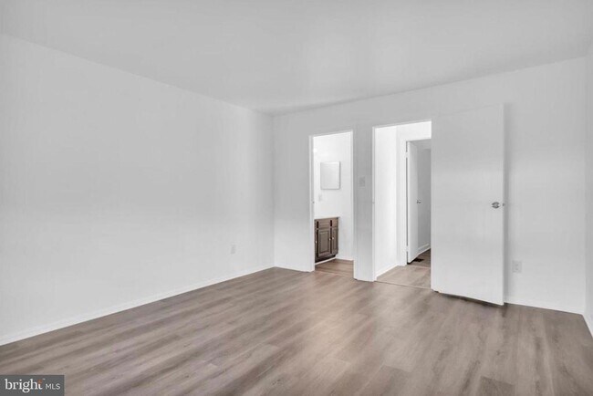 Building Photo - 21 Uxbridge Pl