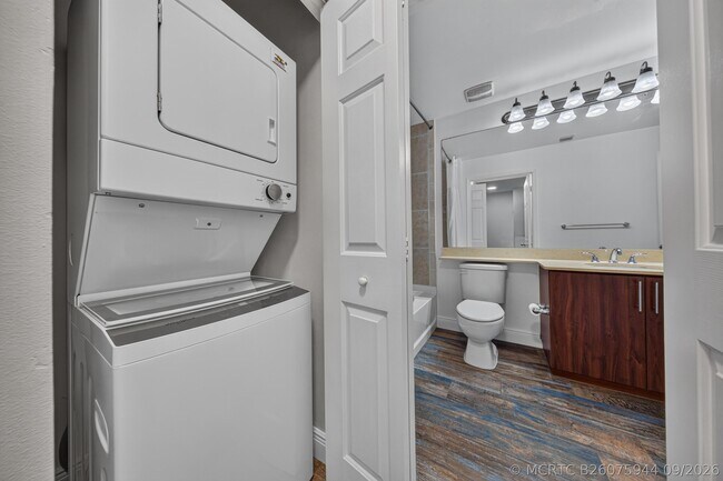 Building Photo - 2401 NE 65th St