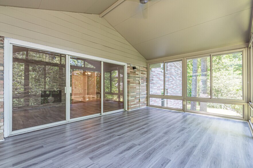 Building Photo - 1574 Old Spring House Ln