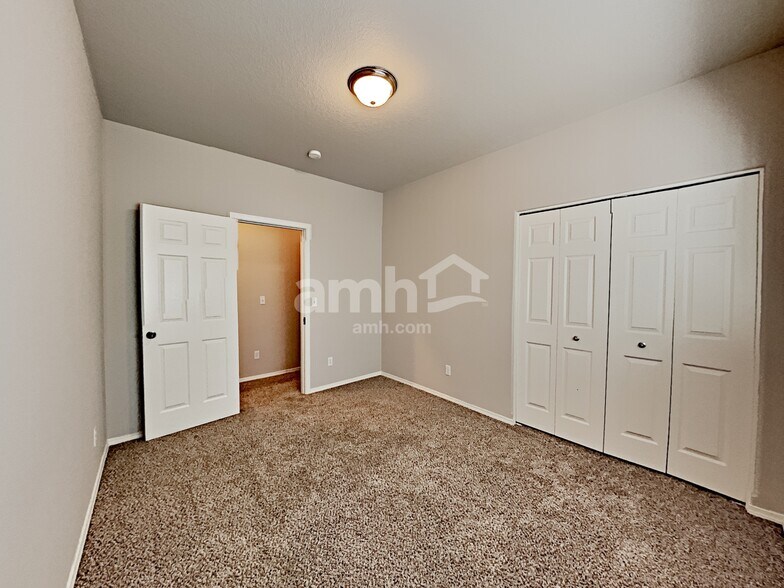 Building Photo - 38679 Dubarko Rd