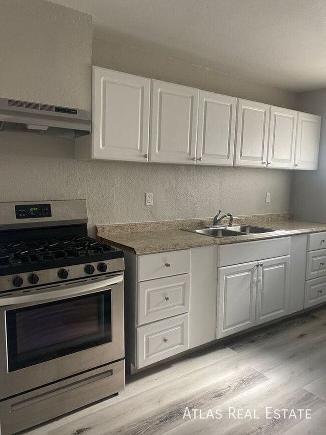 Building Photo - 1741 W Desert Cove Ave