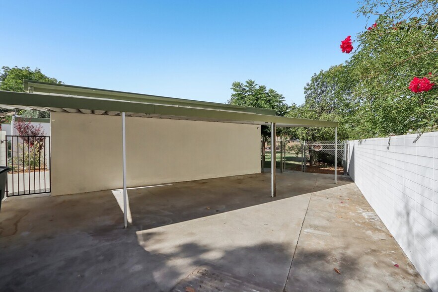 Building Photo - 1184 Lyndhurst Dr