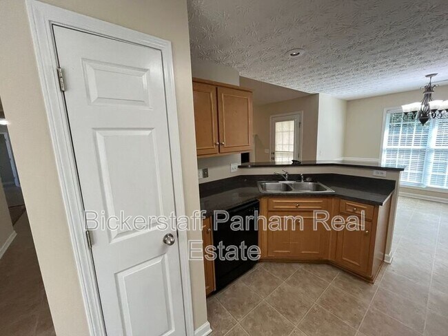 Building Photo - 14 Brentwood Dr