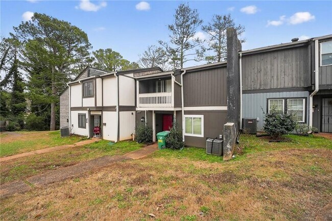 Building Photo - 6071 Regent Manor