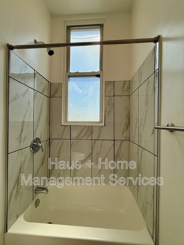 Building Photo - 906 Penn Ave