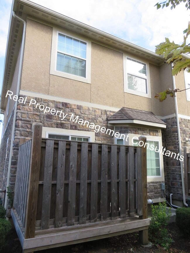 Building Photo - Spacious 3 Bed / 3.5 Bath in Blue Valley S...