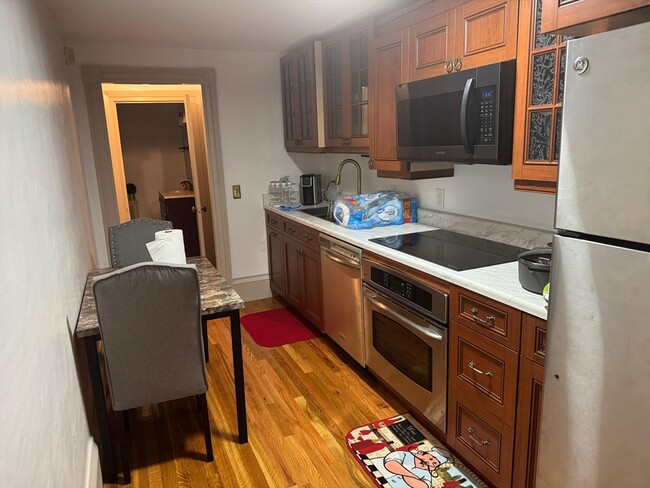 Building Photo - 367 Maple St