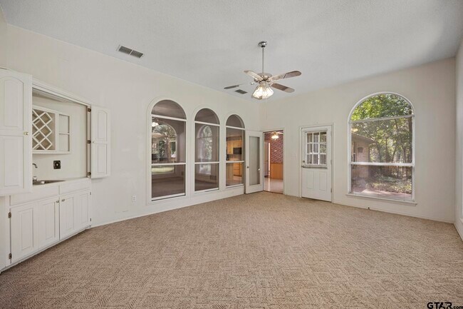 Building Photo - 11933 White Deer Trail