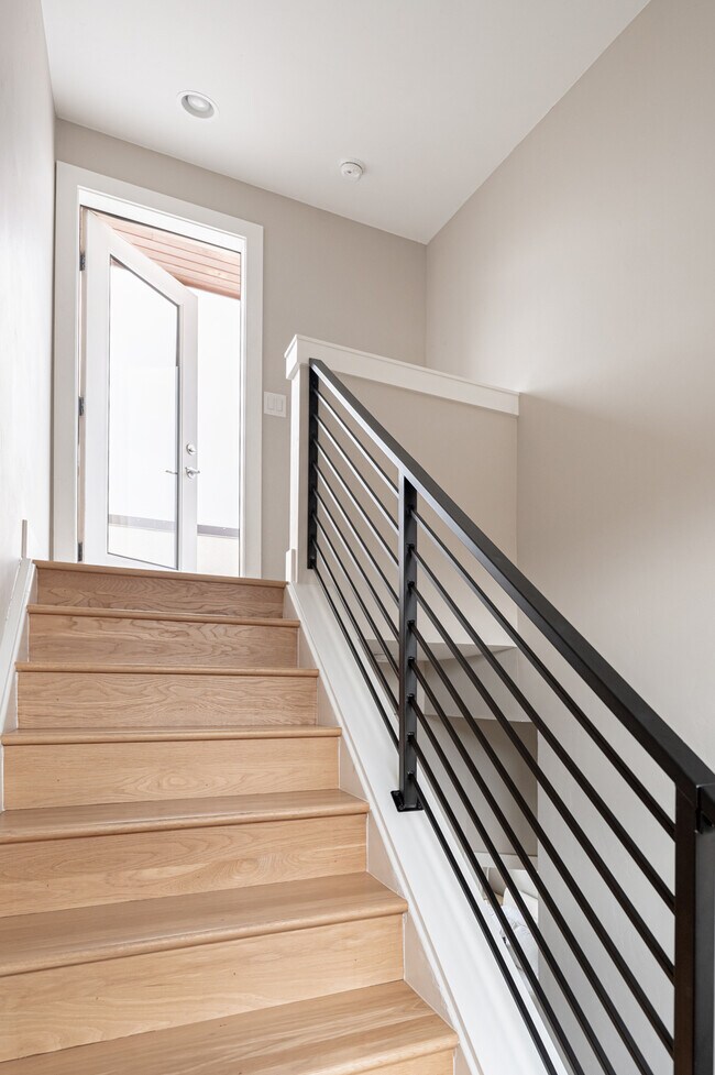 Building Photo - 2901 W 24th Ave