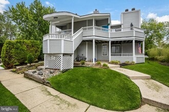 Building Photo - 702 Abbey Ct