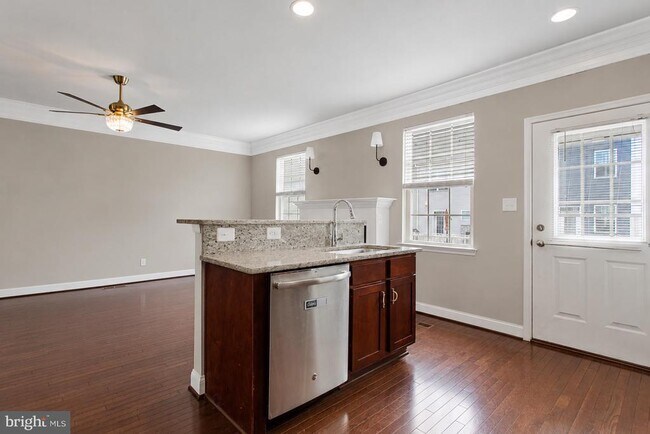 Building Photo - 703 Skippers Ln