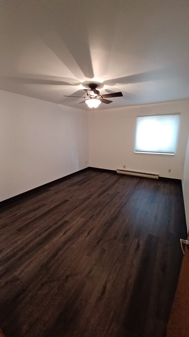 master bedroom - 204 Ski Ct