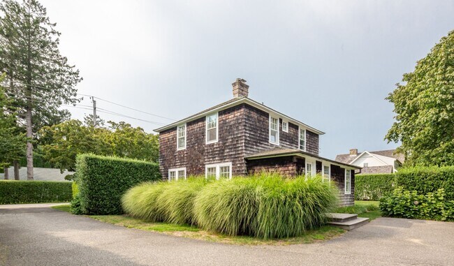 Building Photo - 40 McGuirk St
