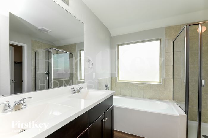 Building Photo - 5836 Japonica St