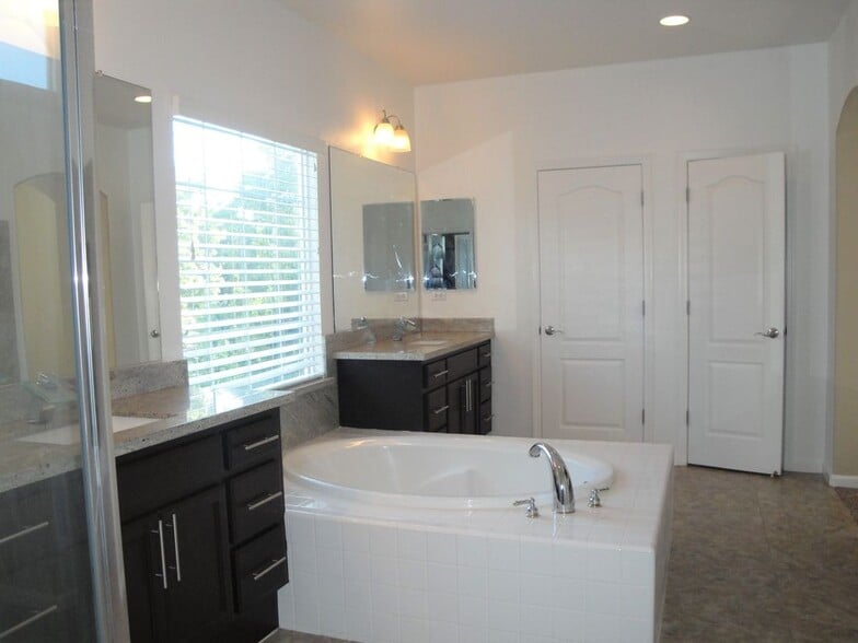 Building Photo - 140 Nabor Ct