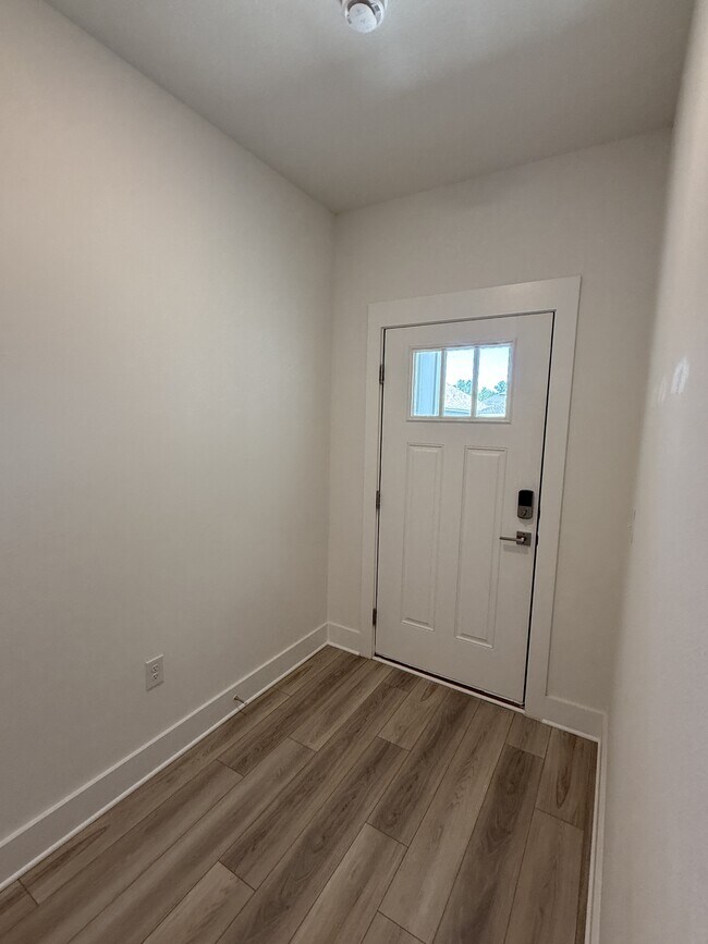 Building Photo - 210 Lyla Ln