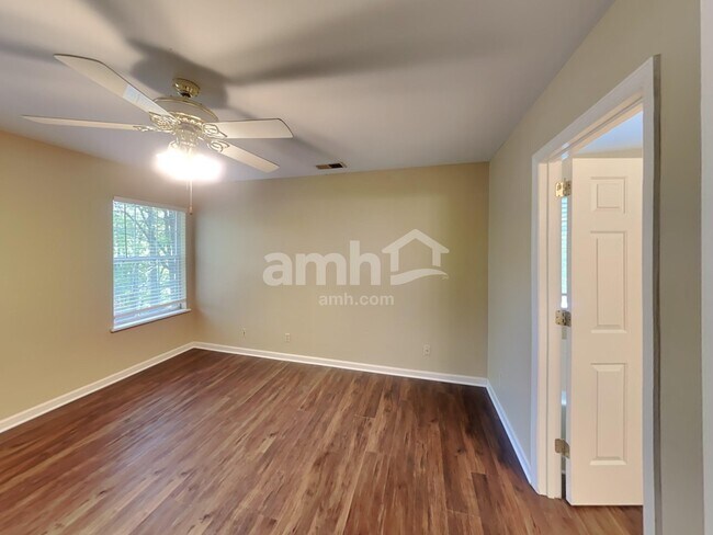 Building Photo - 601 Magnolia Ln