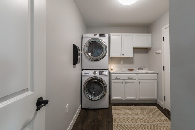 Building Photo - 3062 Barrington Pl