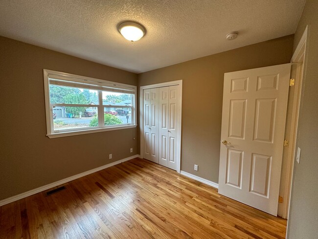 Building Photo - **PENDING** Perfect 4 Bed 2 Bath w/ Finish...