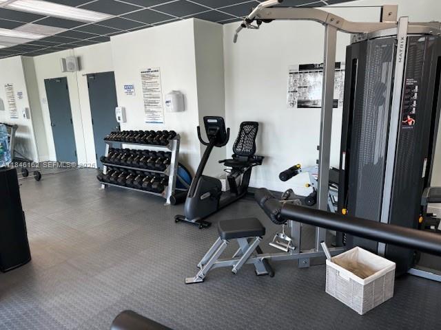 Building Photo - 9100 W Bay Harbor Dr