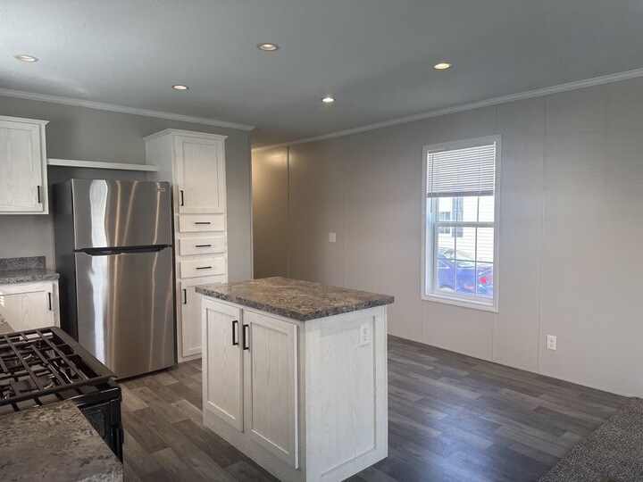 Building Photo - 38041 Chilver Ave