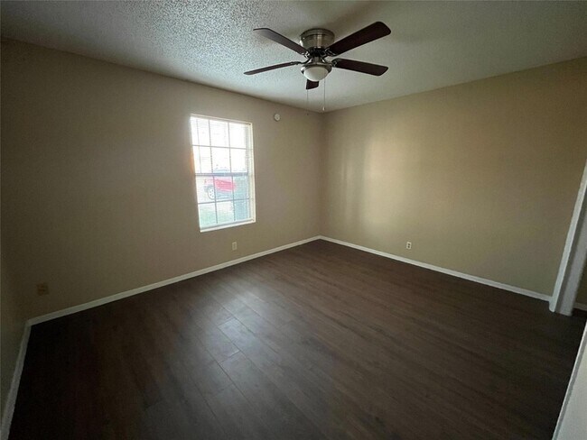 Building Photo - 304 Highland Estates Dr