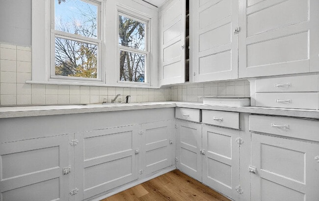 Building Photo - 458 Kling St