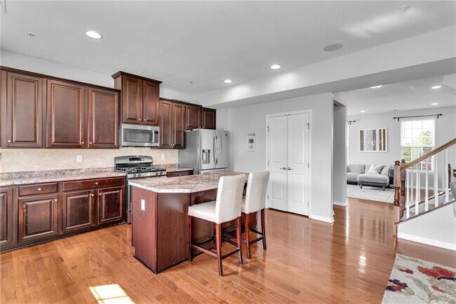 Building Photo - 356 Sunrise Dr