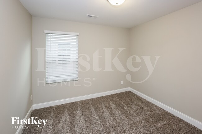 Building Photo - 9337 Sloan Forest Dr