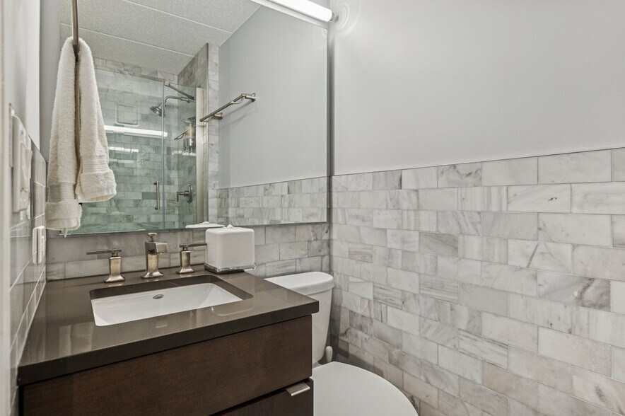 Building Photo - 630 Vernon Ave