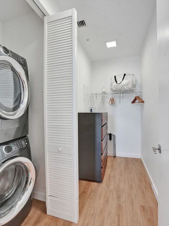 Building Photo - 1220 17th St