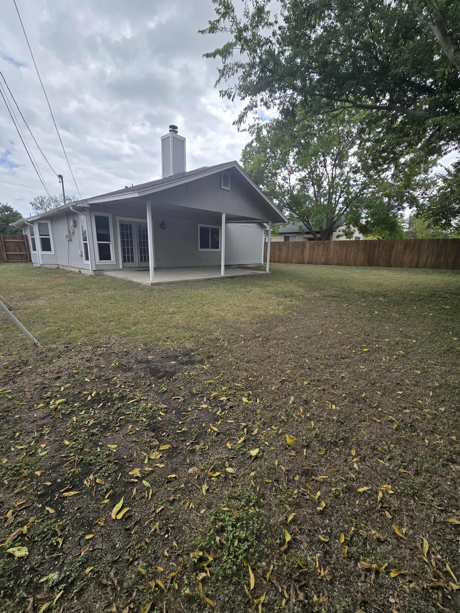 Building Photo - 3213 Honeysuckle Dr