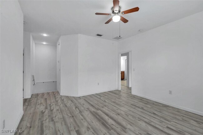 Building Photo - 10824 Alvara Way