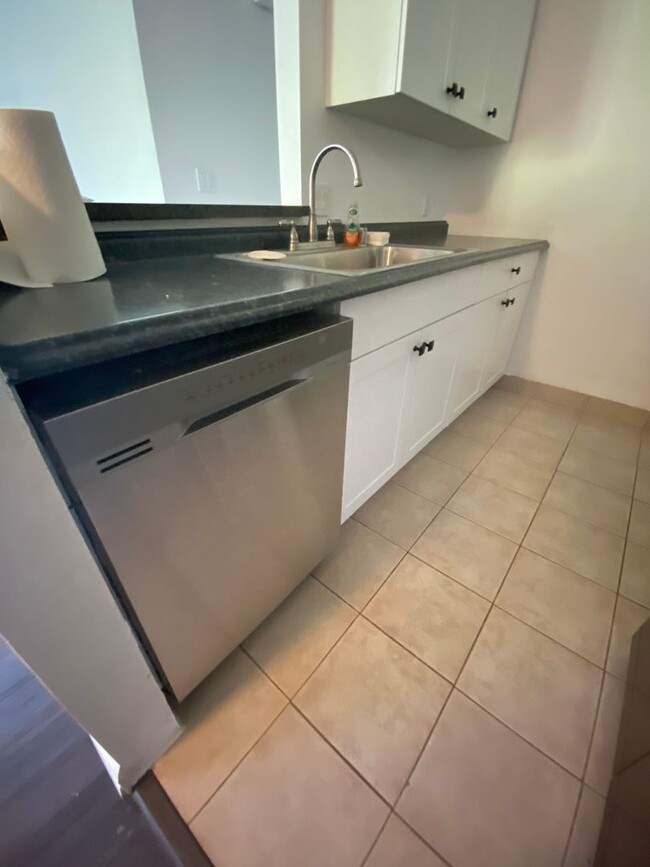 Building Photo - Nice 2 bed/1.5 bath in Kihei Villages