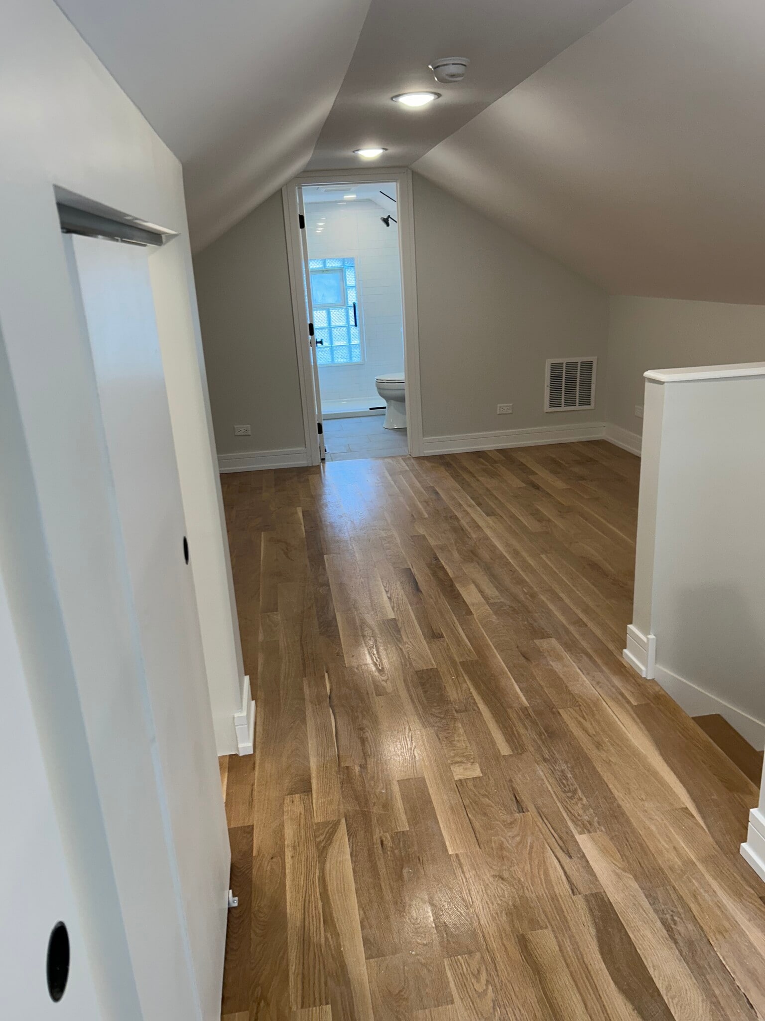 Building Photo - 858 N Paulina St