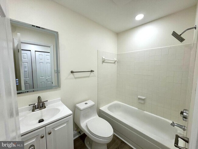 Building Photo - 1142 Windemere Ct