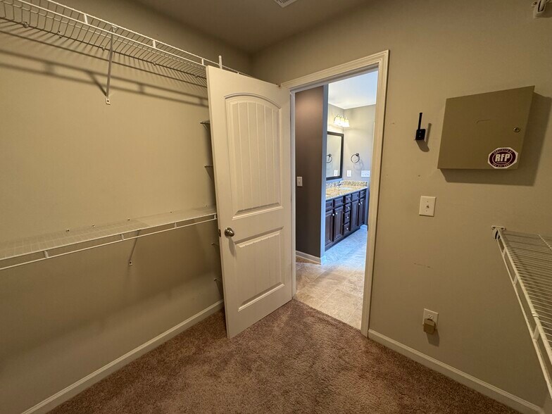 Building Photo - 440 Colony Lakes Dr