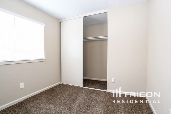 Building Photo - 12318 Flaxen Dr
