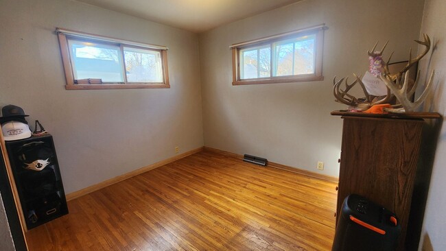 Building Photo - 1 story 3 bedroom 1 bath 1.5 car garage in...