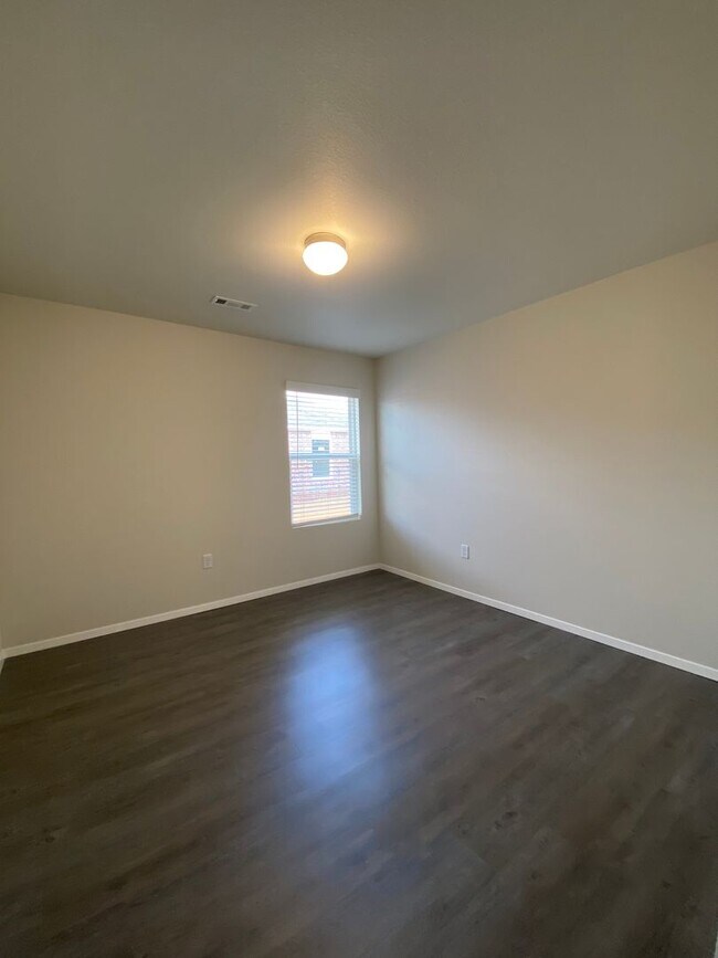 Building Photo - Pre-Leasing Now – Modern 3 Bedroom | 2 Bath Duplex in Lawlis Ranch