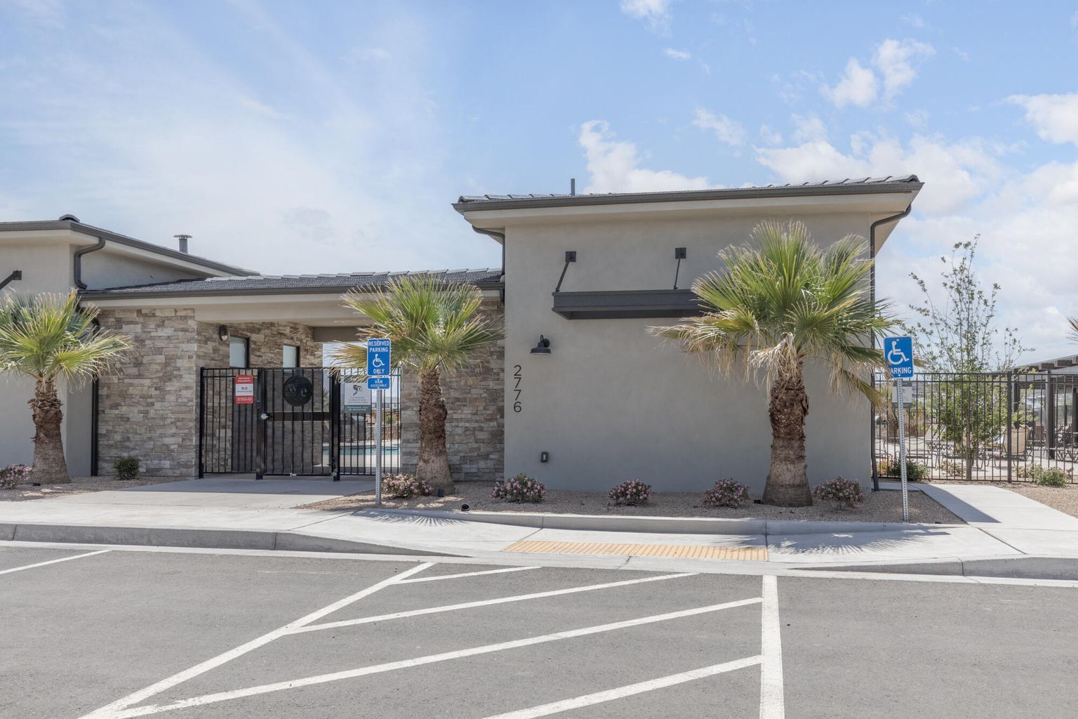 Building Photo - 819 S Black Alder Dr