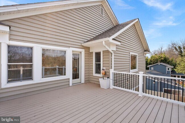 Building Photo - 19451 Youngs Cliff Rd