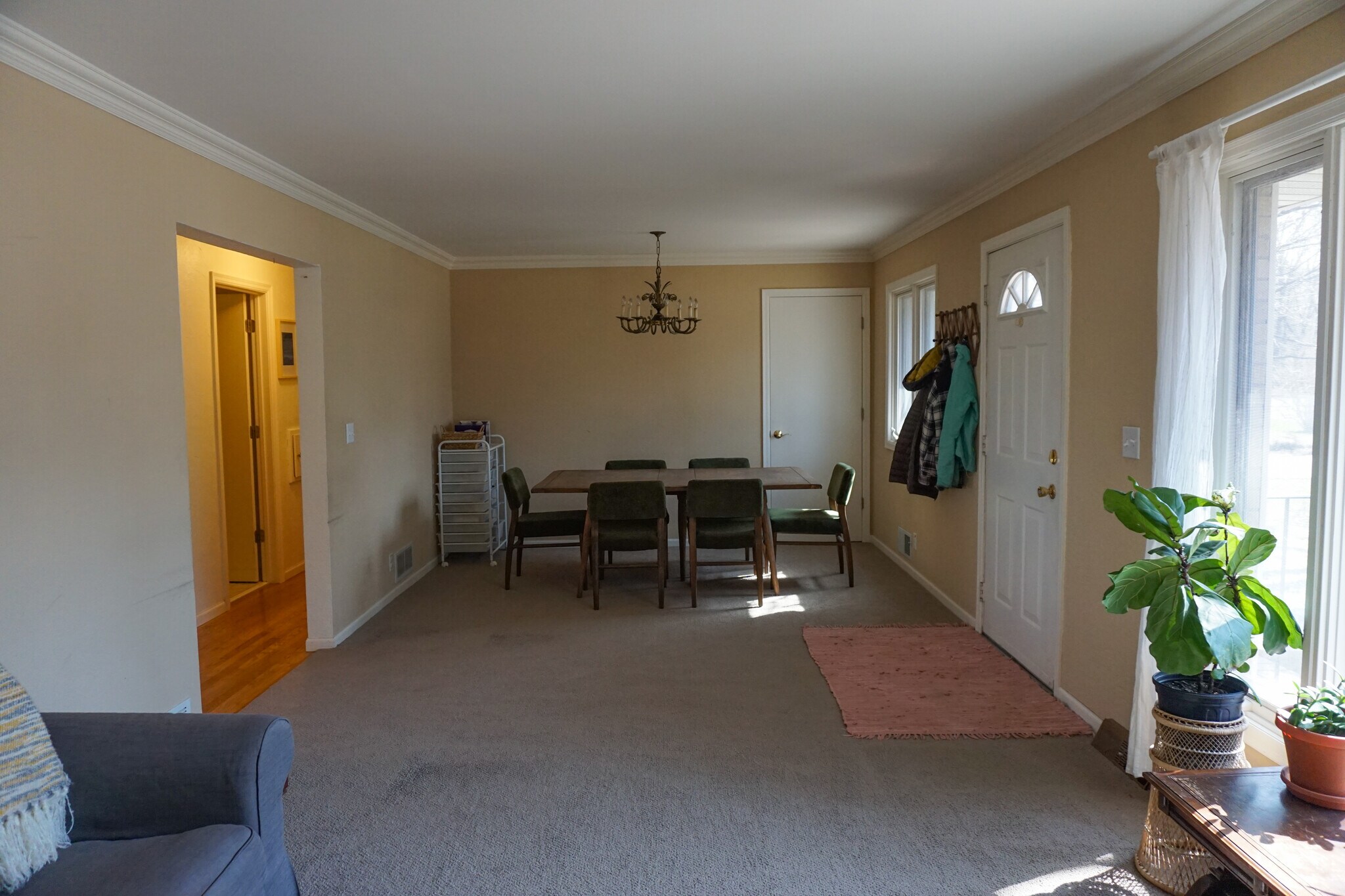 Additional living room and dining room - 4060 Victoria St N