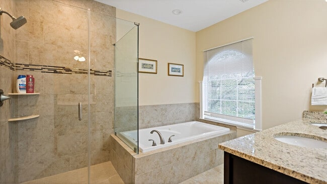 Building Photo - 800 S Washington St